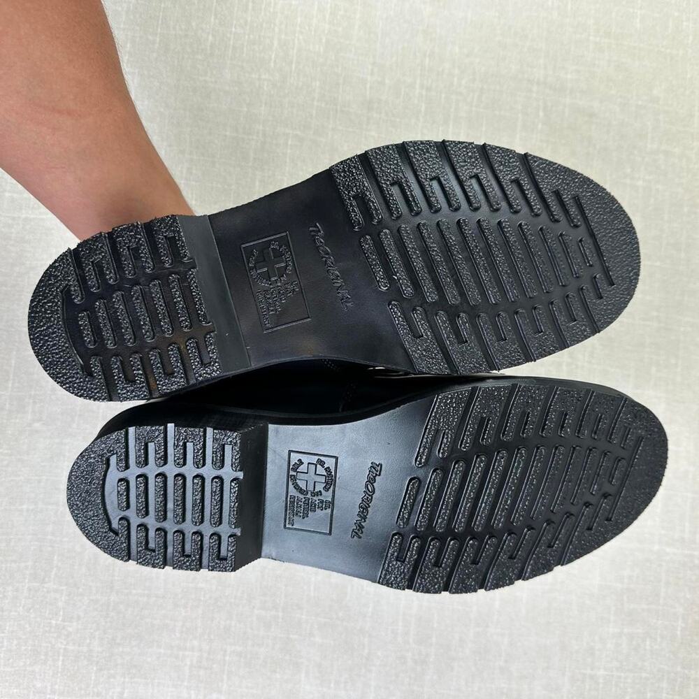 🖤 Supreme x Dr. Martens Studded Penton Loafer "Black" 8W - Picture 6 of 6